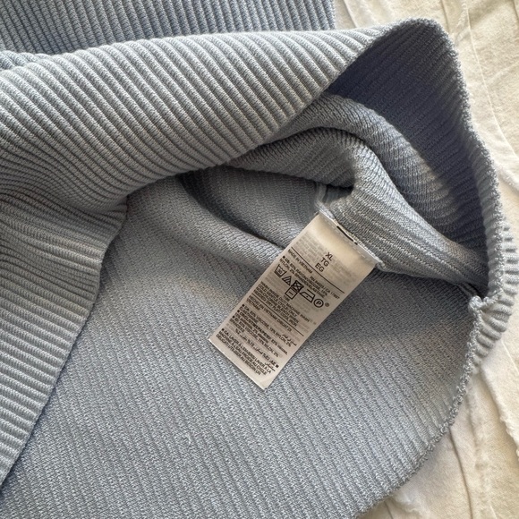 Old Navy Light Blue Ribbed Tank - Picture 4 of 5